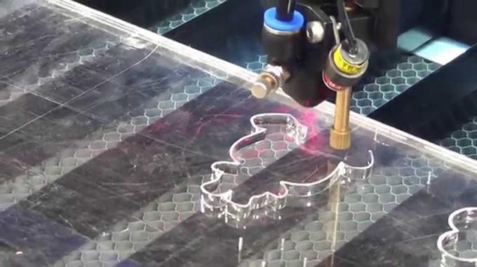 últimas notícias da empresa sobre Como usar um cortador a laser de CO2 para folhas acrílicas 2